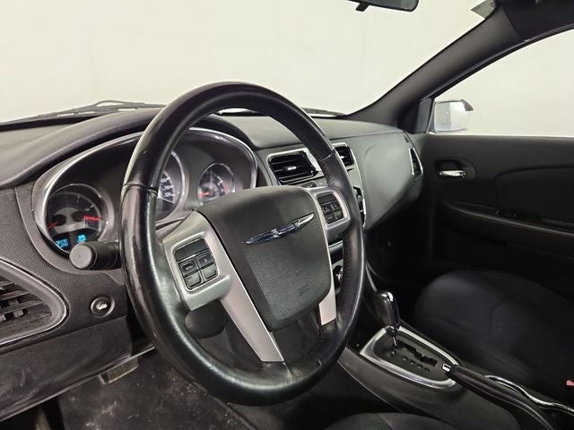 2013 Chrysler 200 Touring