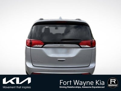 2017 Chrysler Pacifica Touring L