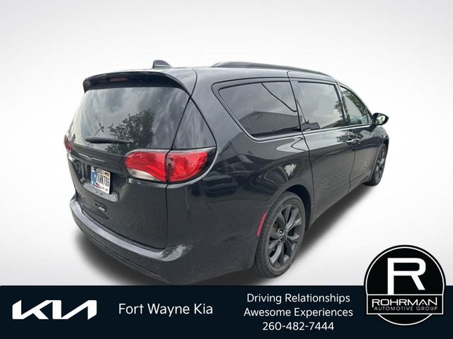 2020 Chrysler Pacifica Touring L