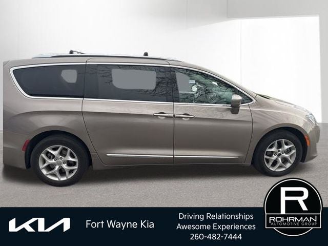 2017 Chrysler Pacifica Touring L Plus