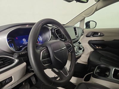 2024 Chrysler Pacifica Hybrid Select