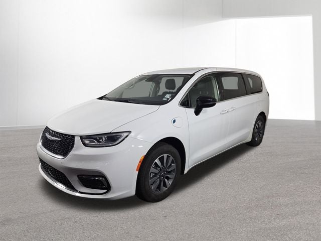 Used 2024 Chrysler Pacifica PHEV Select with VIN 2C4RC1S7XRR118249 for sale in Fort Wayne, IN