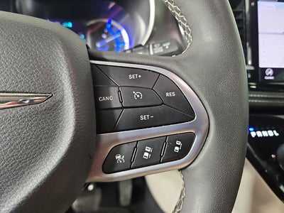 2024 Chrysler Pacifica Hybrid Select