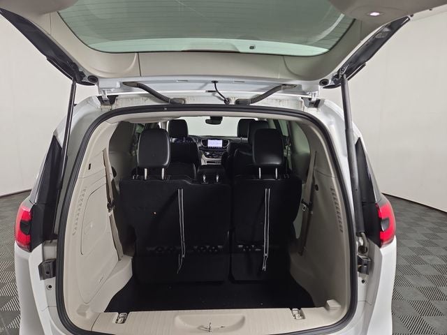 2024 Chrysler Pacifica Hybrid Select