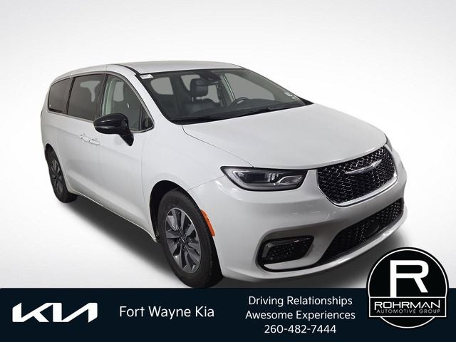 2024 Chrysler Pacifica Hybrid Select