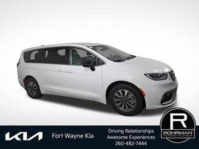 2024 Chrysler Pacifica Hybrid Select