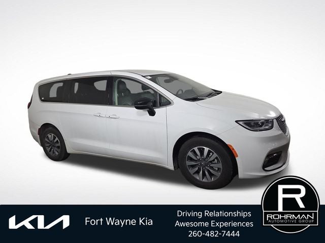 2024 Chrysler Pacifica Hybrid Select