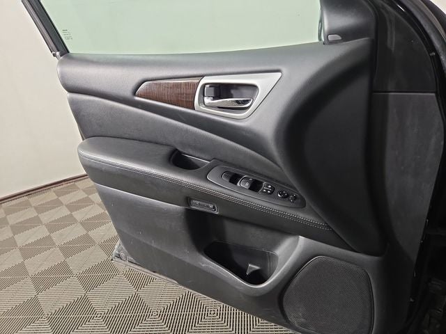 2016 Nissan Pathfinder SL