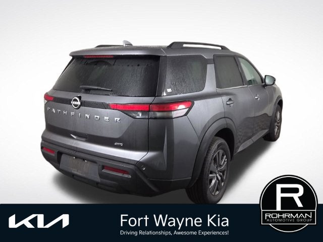2025 Nissan Pathfinder SV