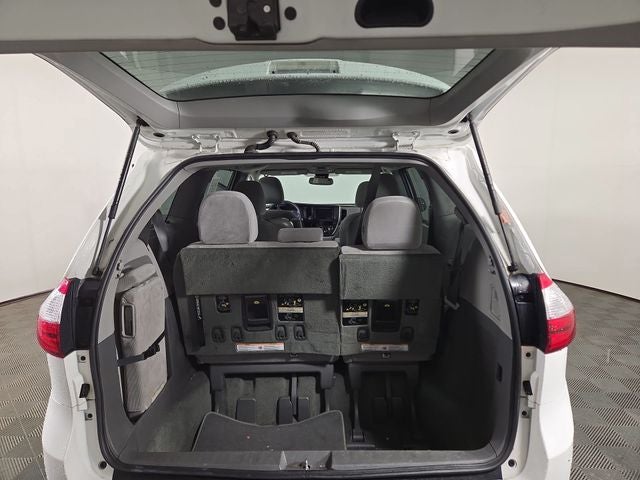 2018 Toyota Sienna LE 8 Passenger