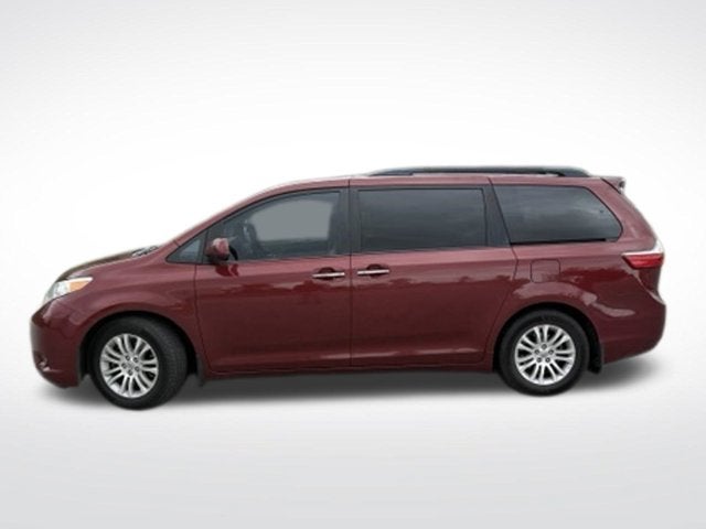 2016 Toyota Sienna XLE Premium 8 Passenger