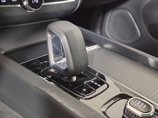2025 Volvo XC60 B5 Core