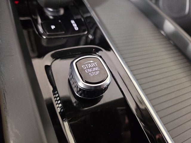 2025 Volvo XC60 B5 Core