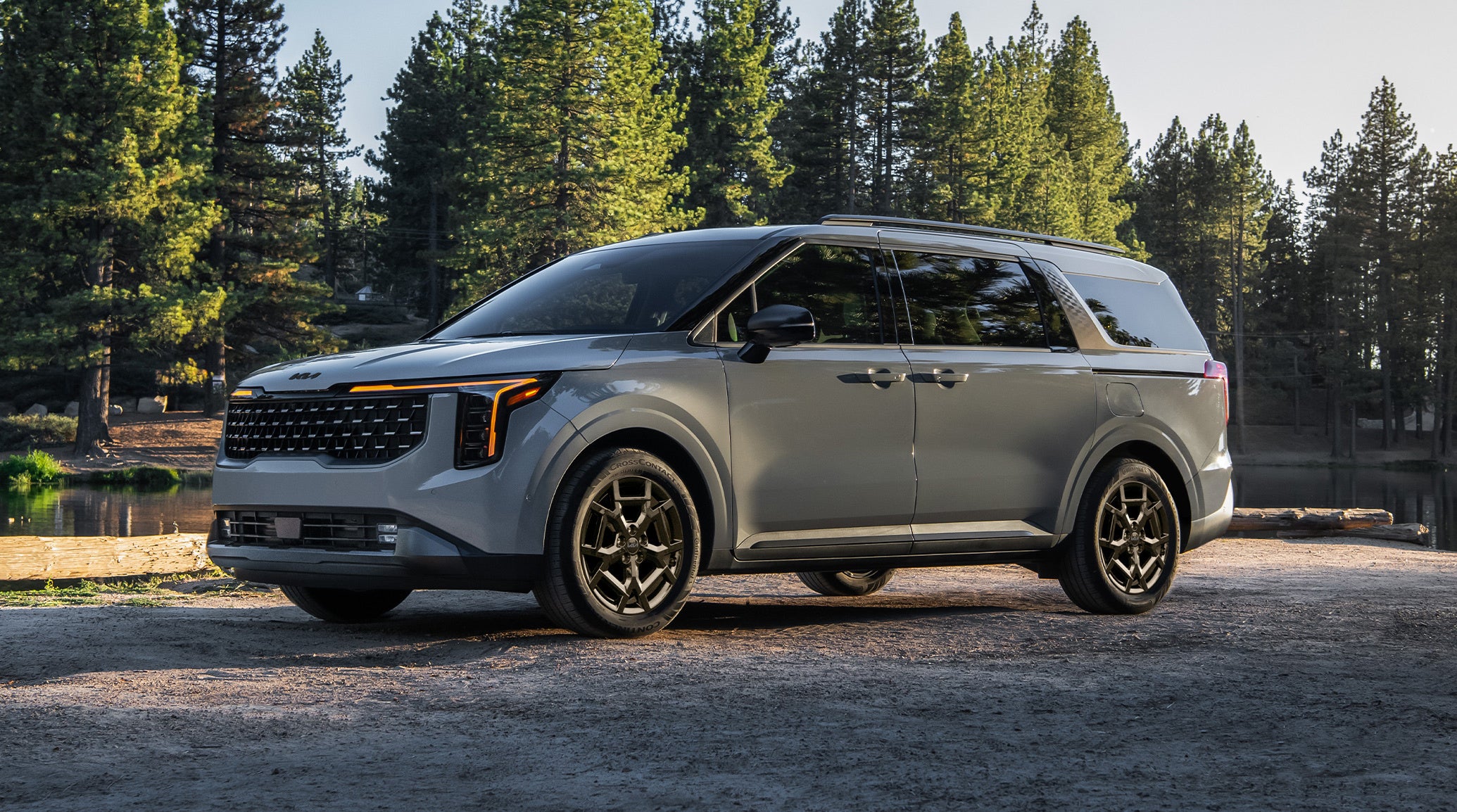 2025 Kia Carnival Hybrid in Forest